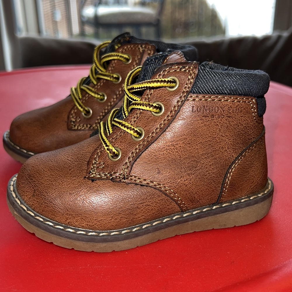 London Fog Boots NWOT - Picture 2 of 3